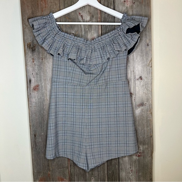 Urban Outfitters Glenn Plaid Off The Shoulder Romper Size 6 - Picture 13 of 13